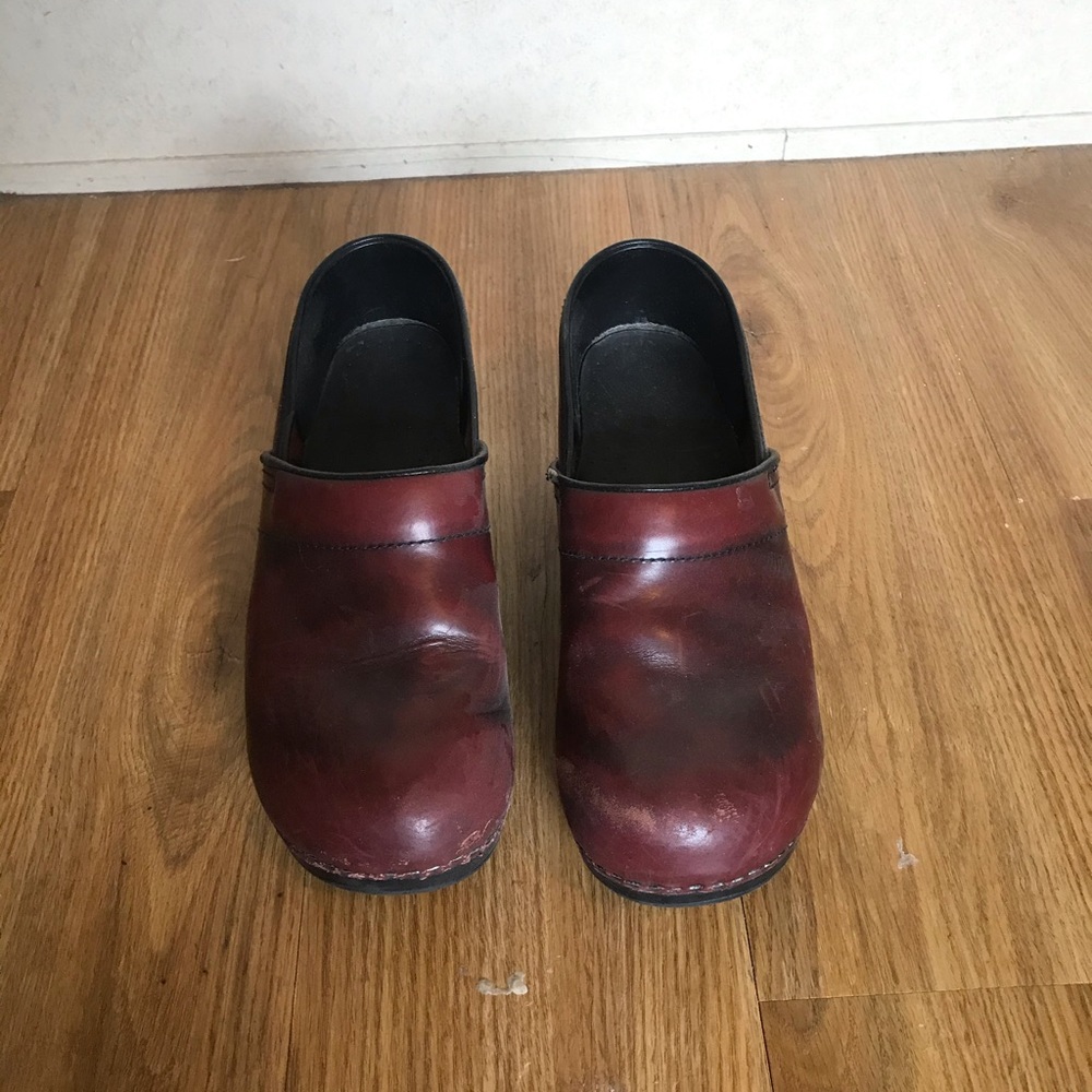 Women’s size 40 dansko